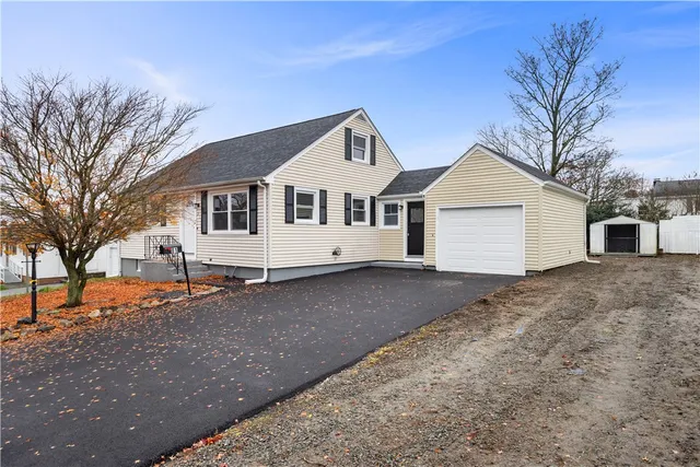 $485,000 | 81 Kenyon Road, Tiverton, RI 02878