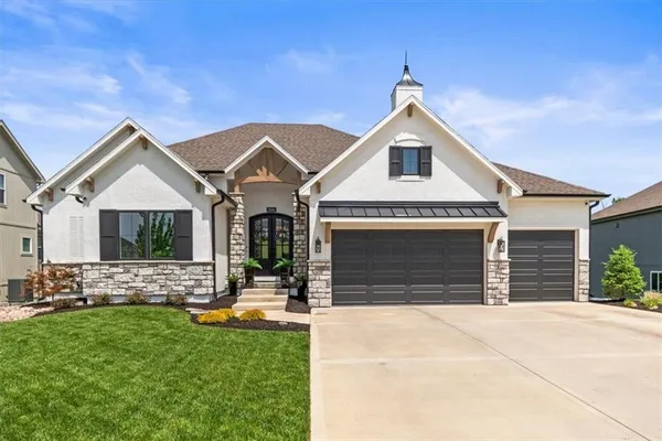 $969,900 | 2034 Southwest Red Barn Lane, Lee's Summit, MO 64082