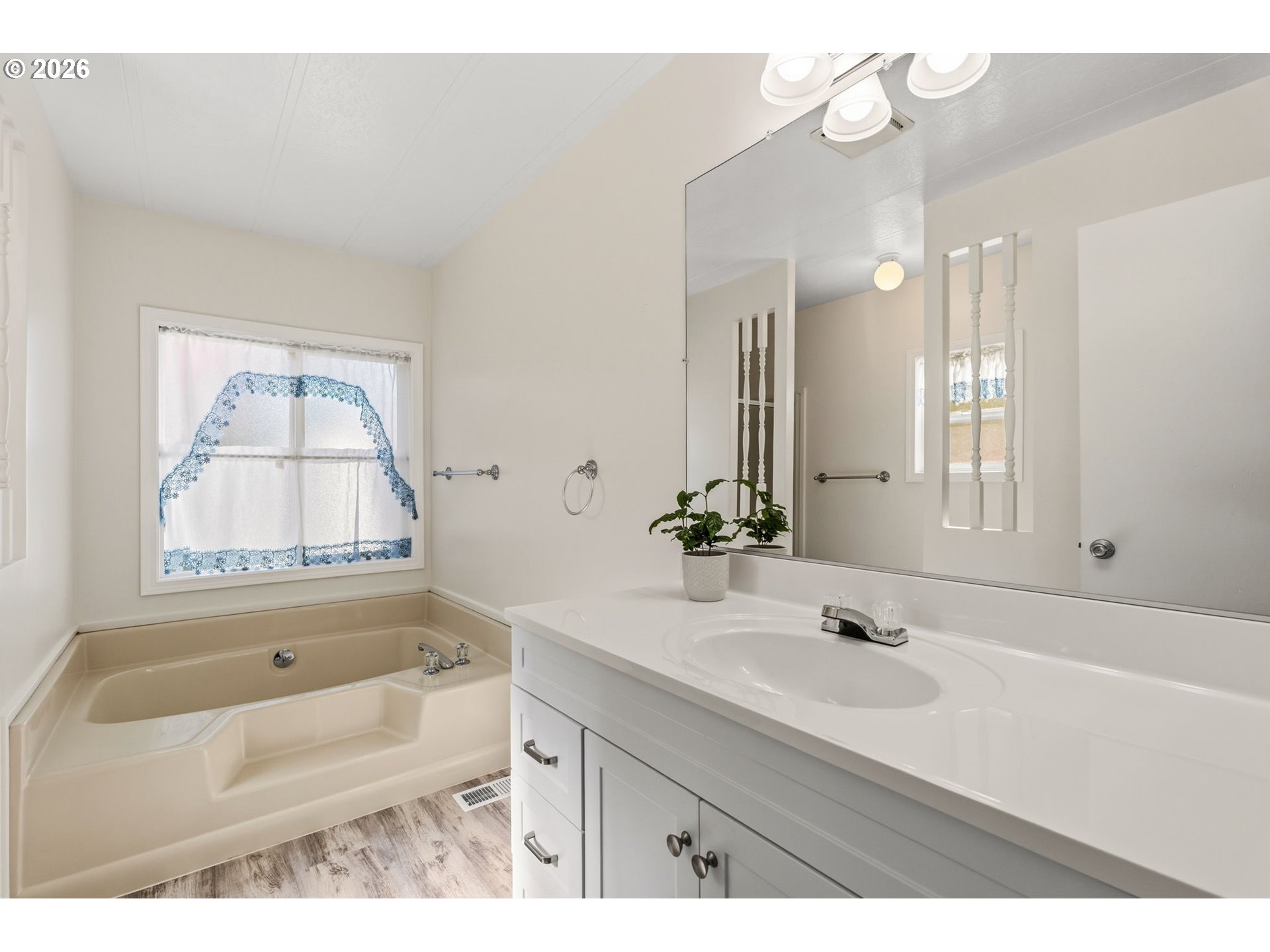 1475 Green Acres Road, Unit 8 Eugene, OR 97408 - Photo 19 of 35 Bathroom, Attached