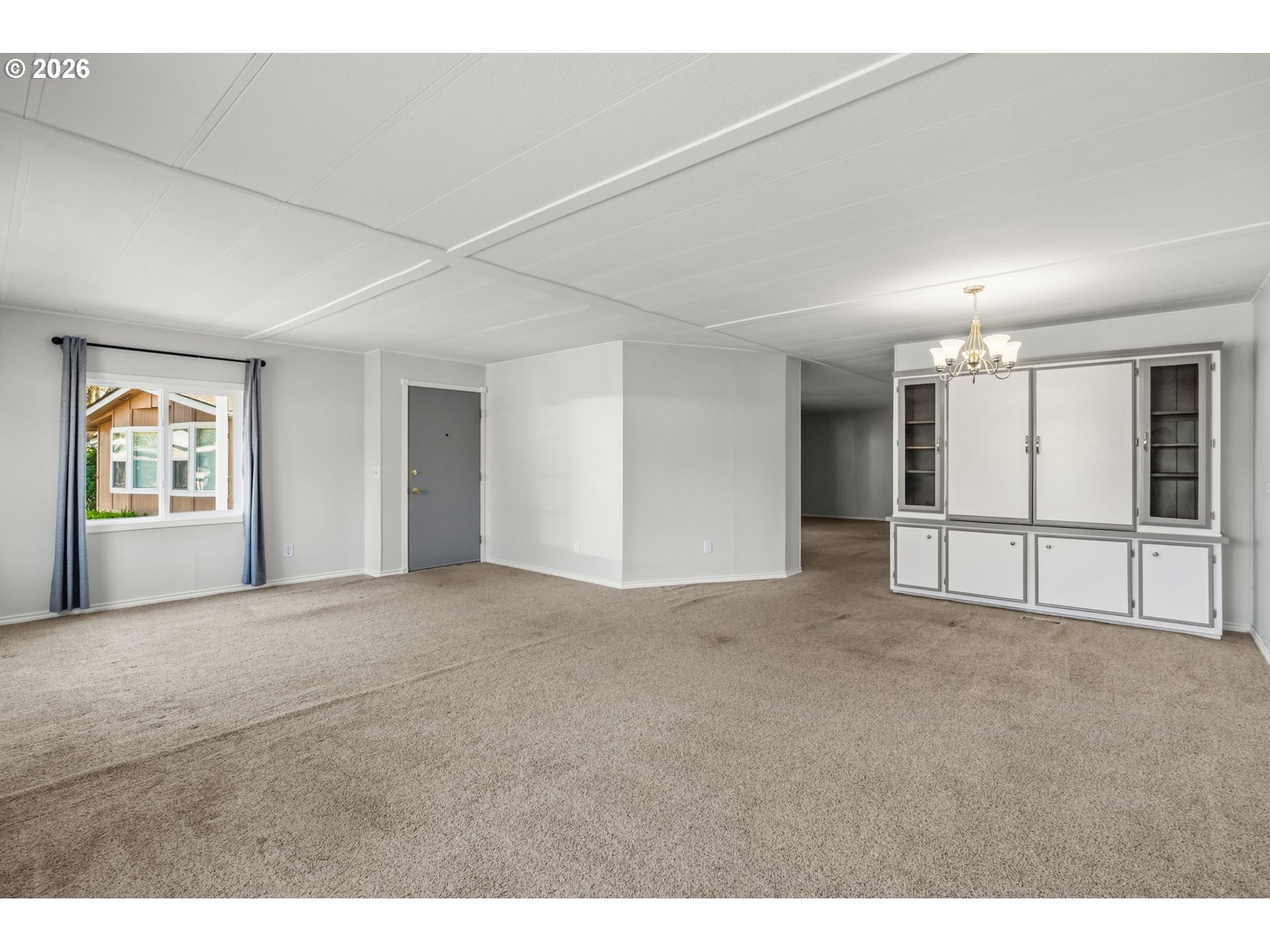 1475 Green Acres Road, Unit 8 Eugene, OR 97408 - Photo 8 of 35 Living Room