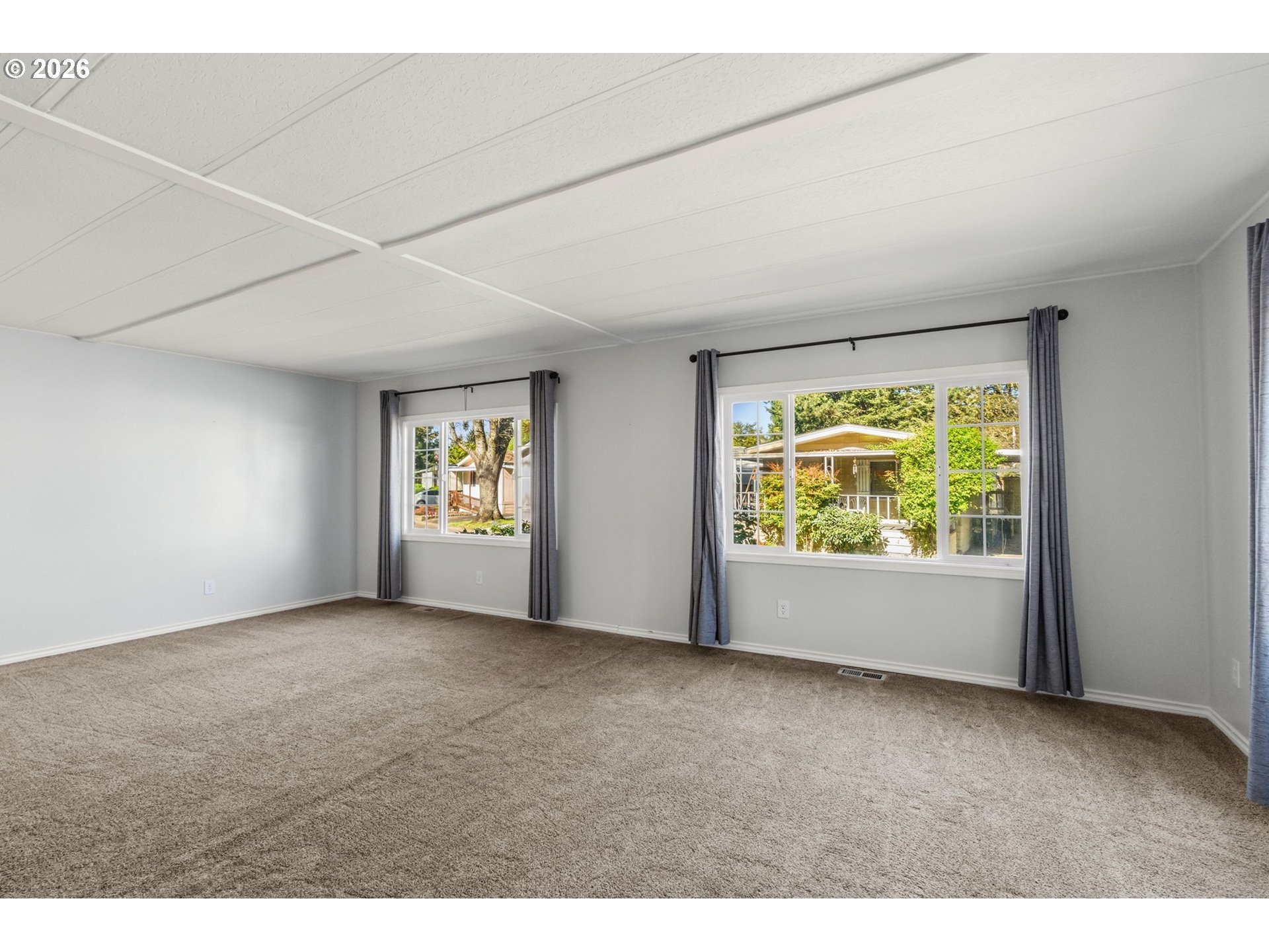 1475 Green Acres Road, Unit 8 Eugene, OR 97408 - Photo 9 of 35 Living Room