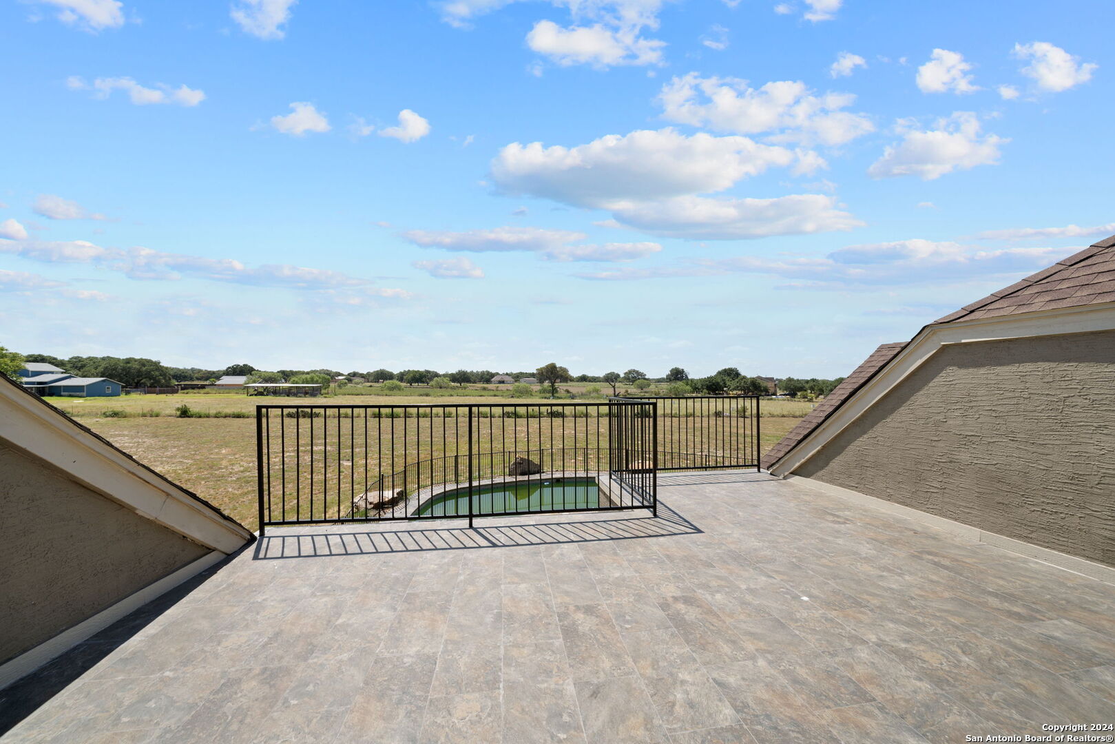 3022 Interstate 35 Natalia, TX 78059 - Photo 33 of 49 a view of a balcony and city view