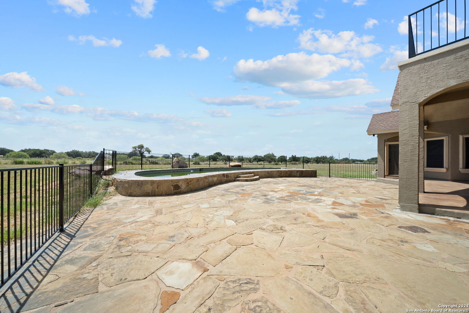 3022 Interstate 35 Natalia, TX 78059 - Photo 35 of 49 a view of a terrace with skyline