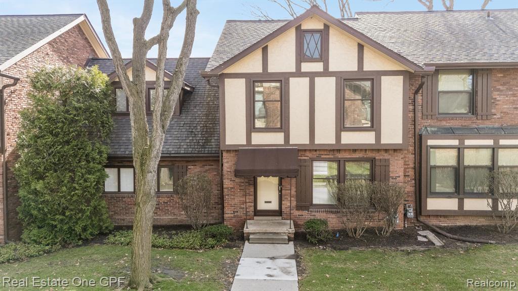 1708 Vernier Road Grosse Pointe Woods, MI 48236 - Photo 5 of 43