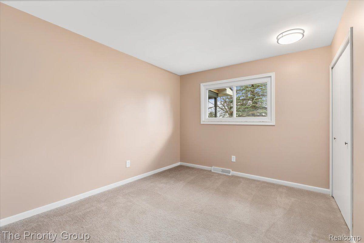11679 Milford Road Holly, MI 48442 - Photo 20 of 34 Nice sized bedrooms