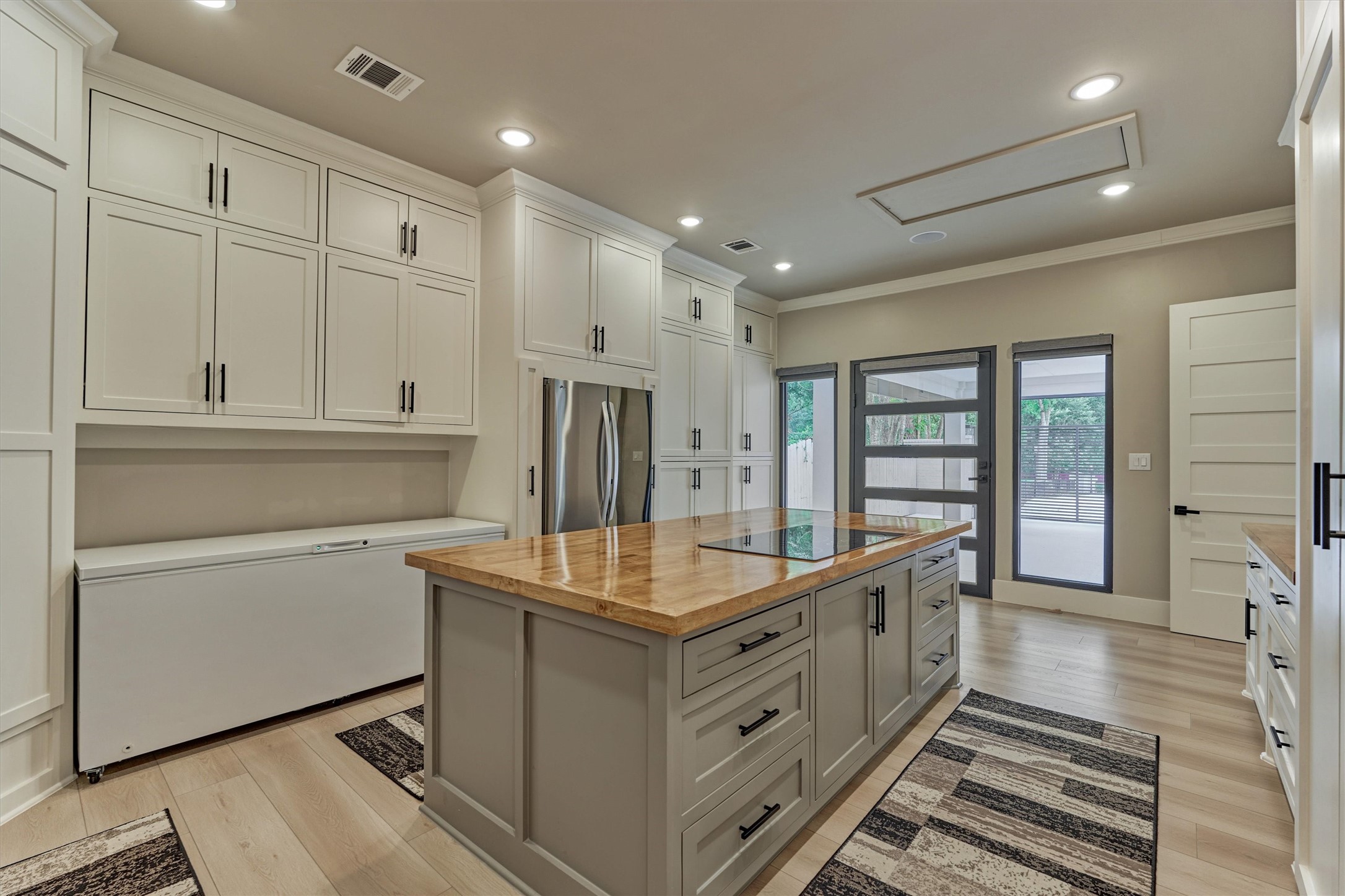 1907 Woerner Road Houston, TX 77090 - Photo 16 of 50 Ample cabinet storage throughout and convenient access to the gated, side porte cache. Steel exterior door opens to make grocery unload easy!