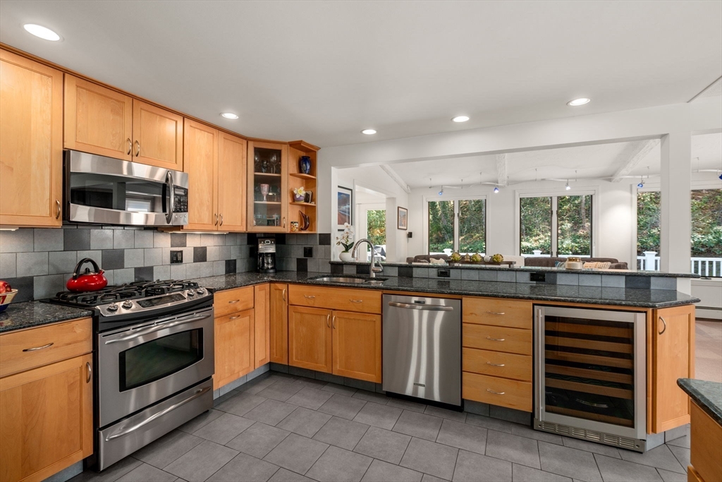 11 Harvard Circle Needham, MA 02494 - Photo 8 of 38