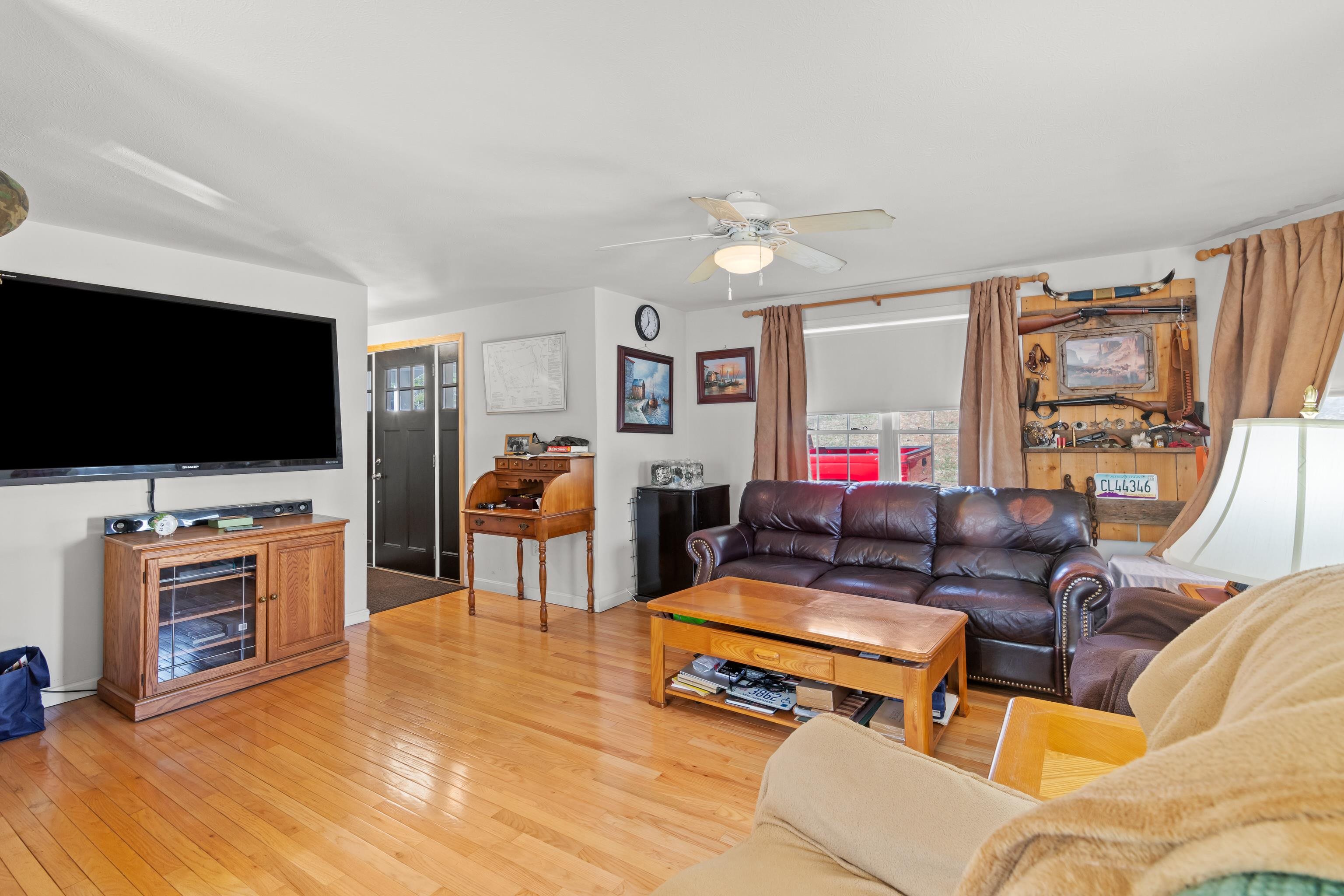 49 Chester Road Derry, NH 03038 - Photo 15 of 31