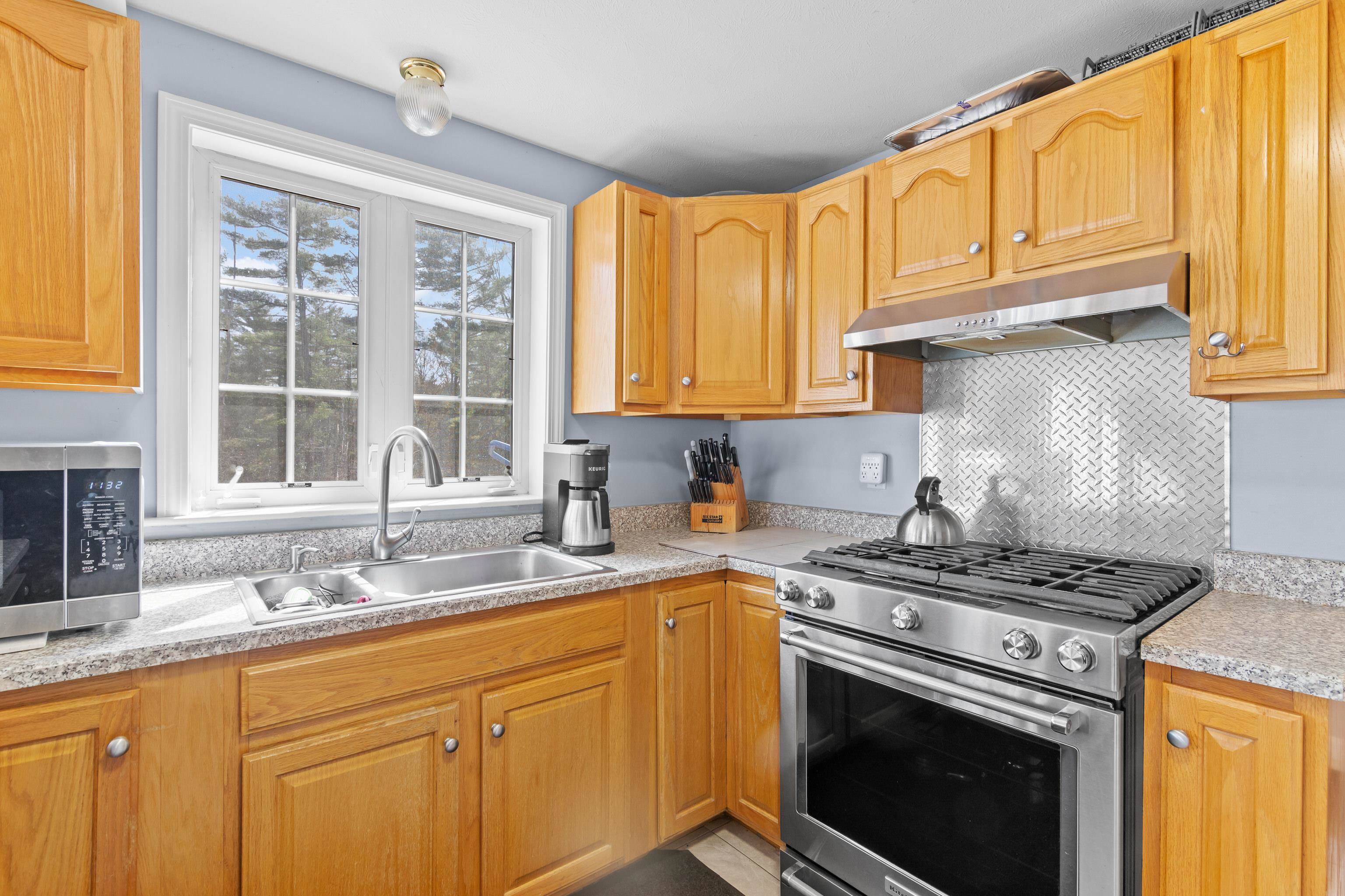 49 Chester Road Derry, NH 03038 - Photo 18 of 31