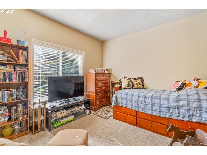 361 Northwest Reed Lane Dallas, OR 97338 - Photo 17 of 30