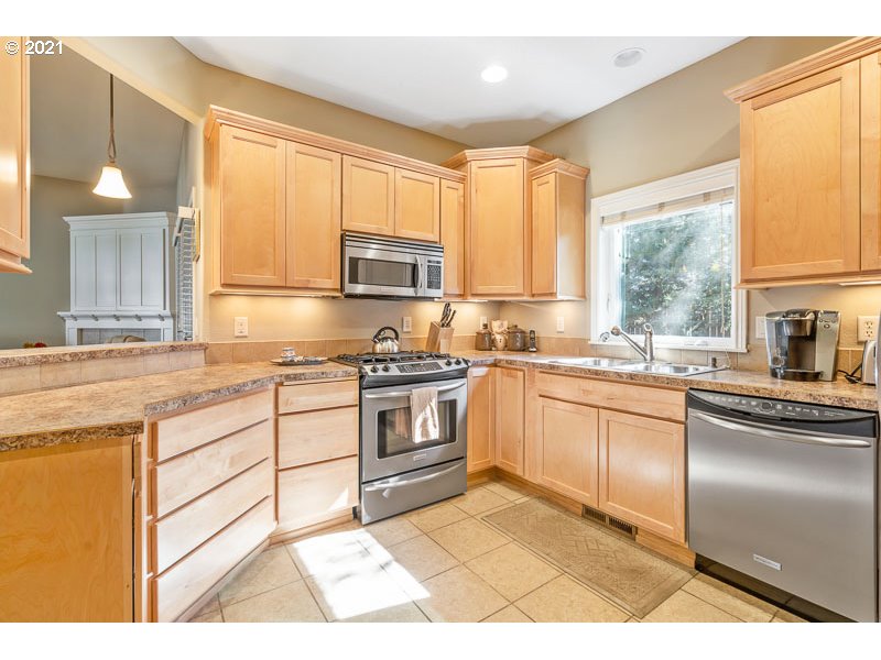 361 Northwest Reed Lane Dallas, OR 97338 - Photo 4 of 30
