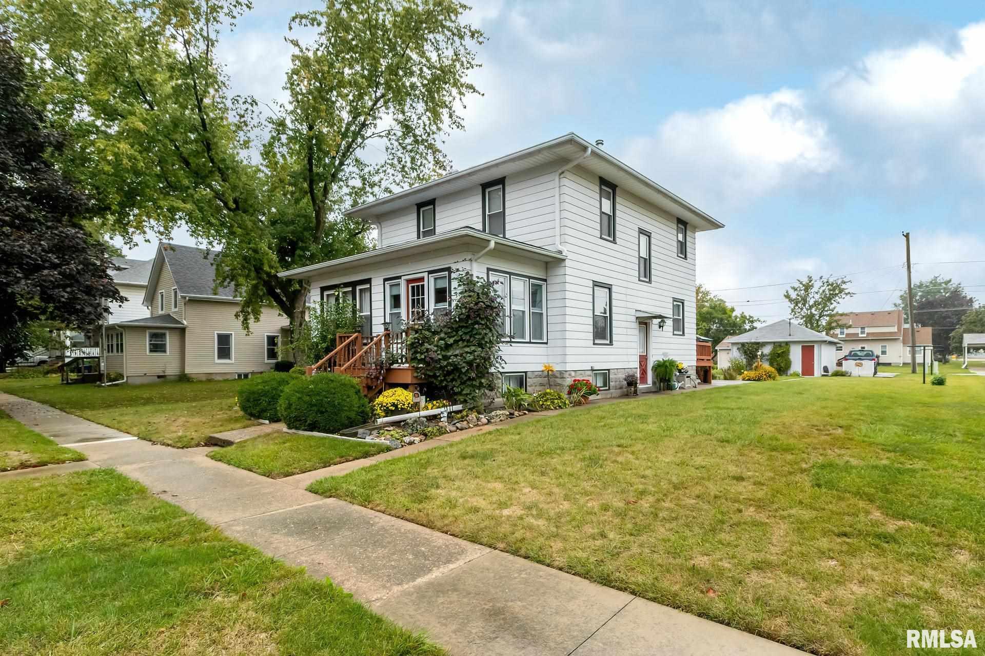 308 9th Street De Witt, IA 52742 - Photo 2 of 30