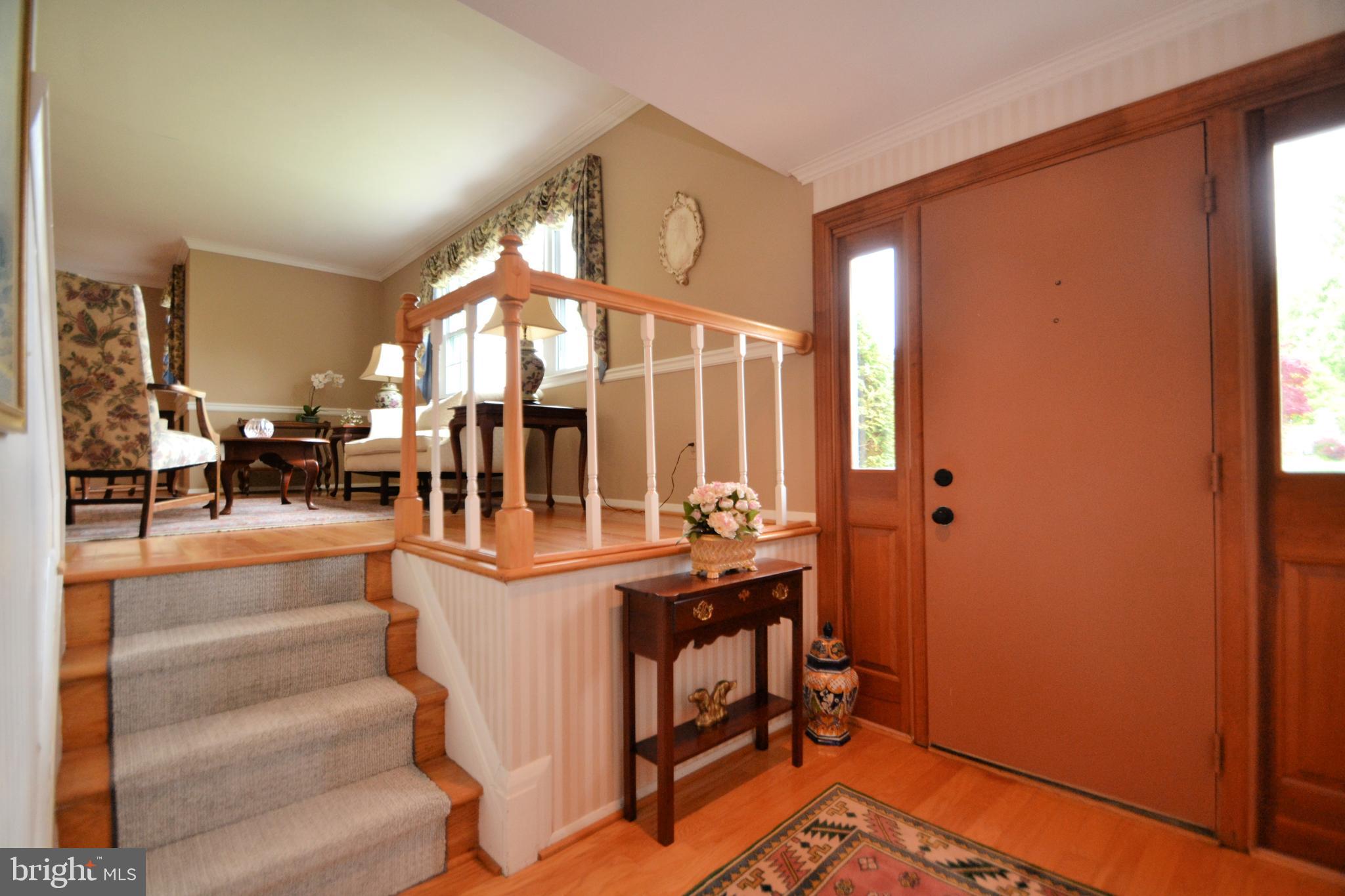 239 Homevale Road Reisterstown, MD 21136 - Photo 2 of 32 Foyer