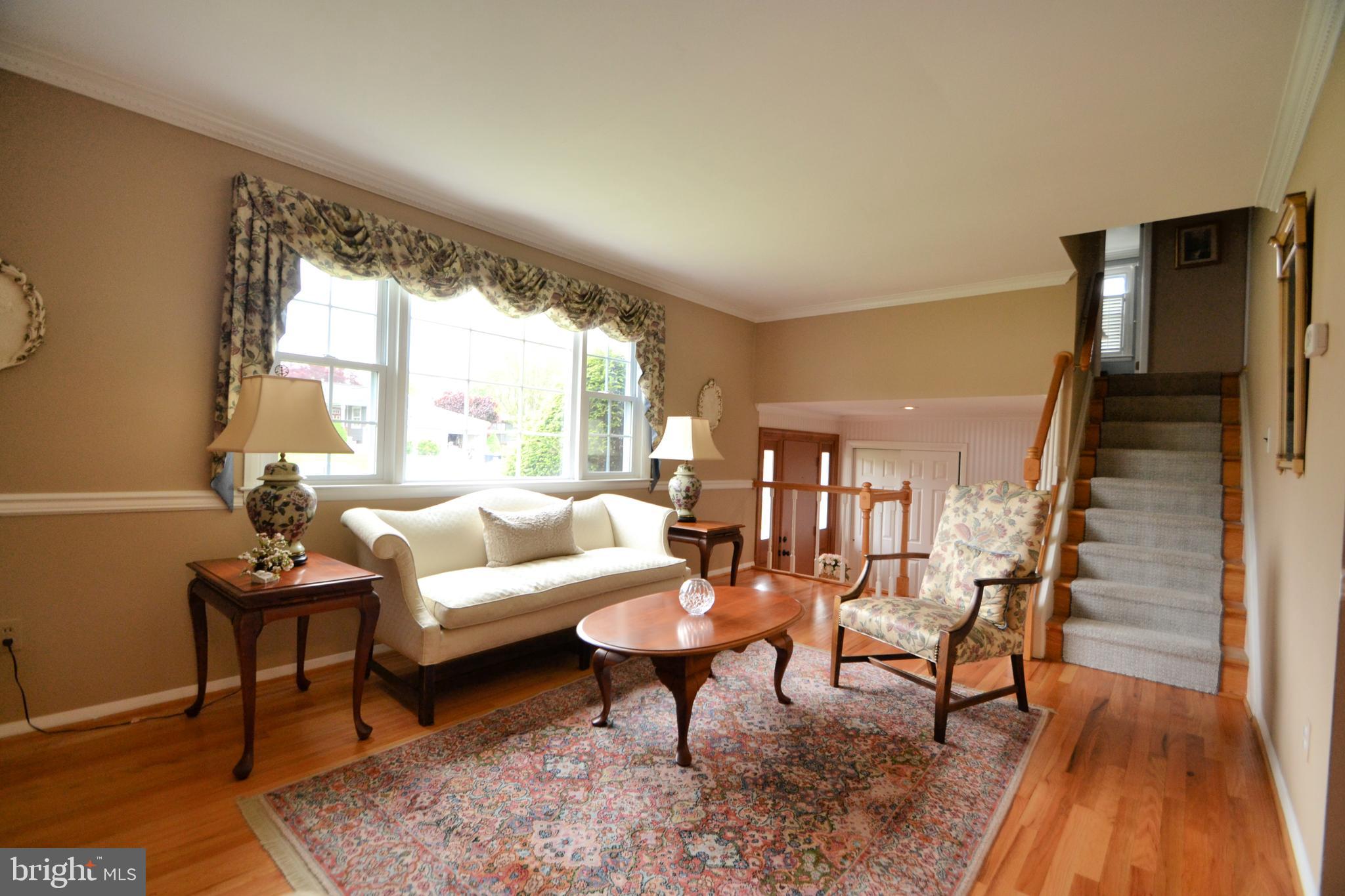239 Homevale Road Reisterstown, MD 21136 - Photo 3 of 32 Living room