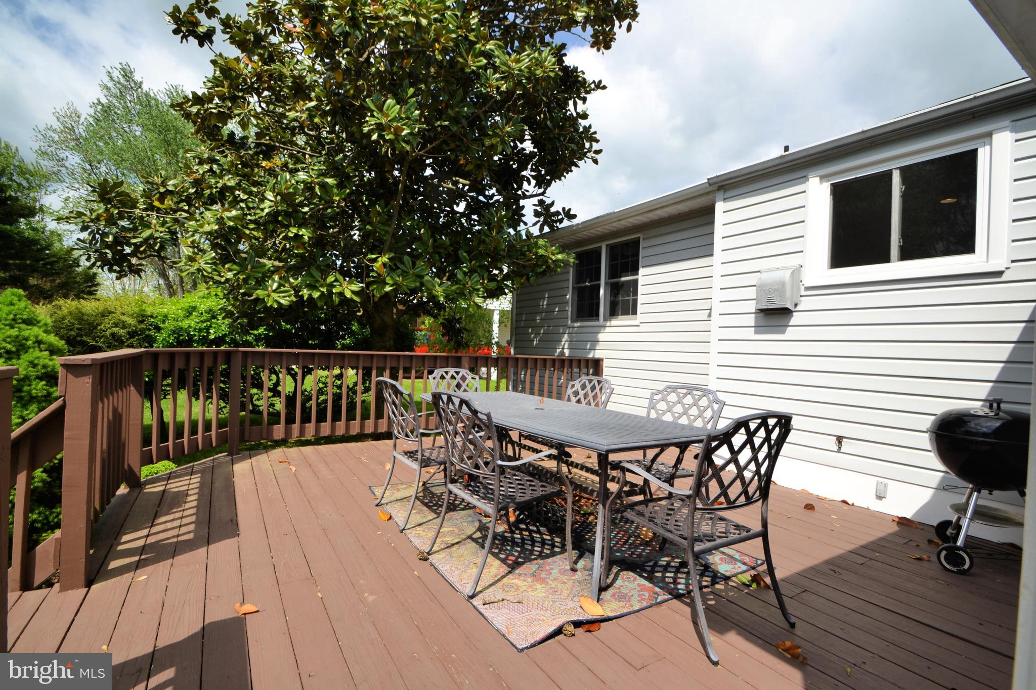239 Homevale Road Reisterstown, MD 21136 - Photo 28 of 32 Rear deck