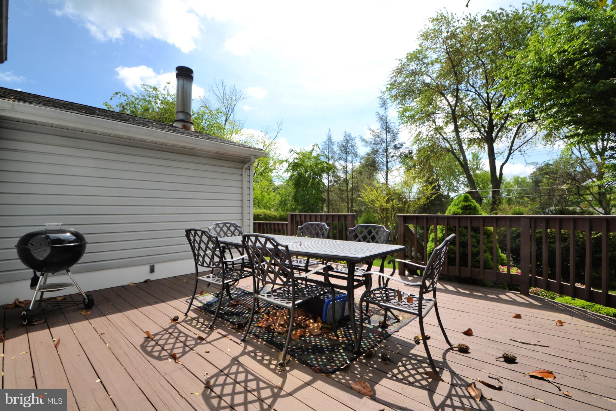239 Homevale Road Reisterstown, MD 21136 - Photo 29 of 32 Rear deck