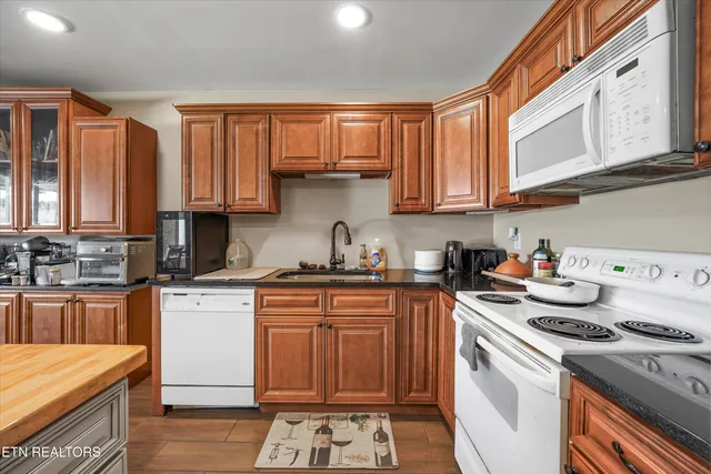 1613 Jasmine Trail, Sevierville, TN 37862