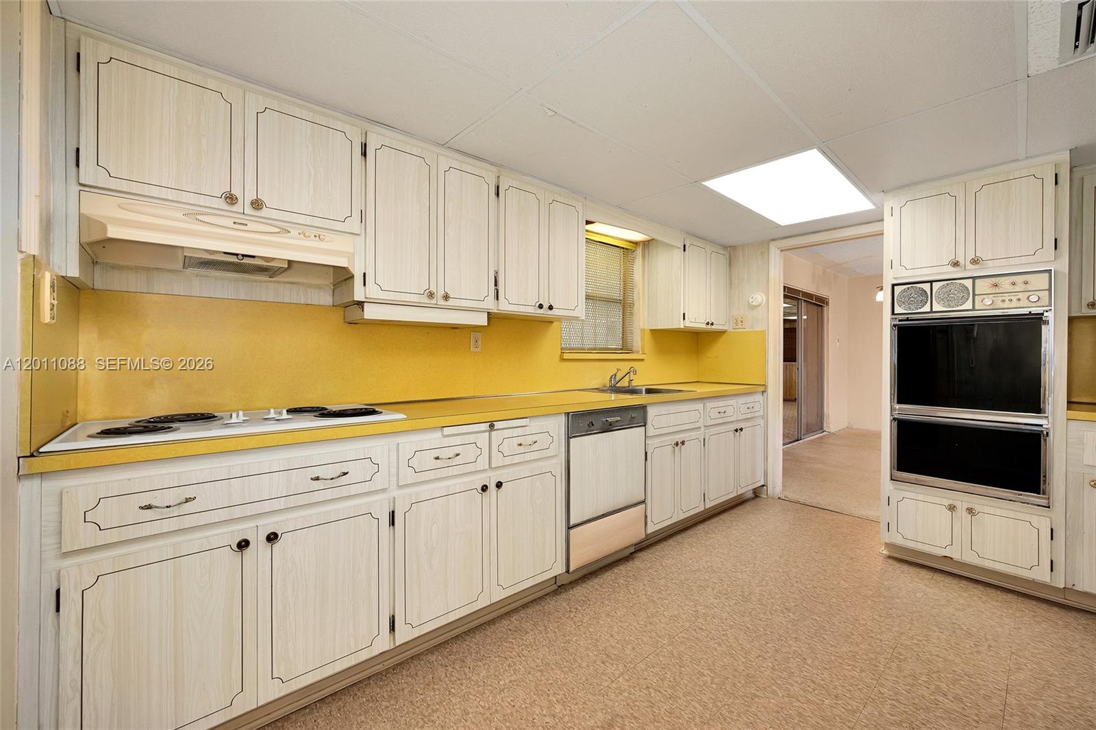 8415 Southwest 44th Street Miami, FL 33155 - Photo 12 of 48