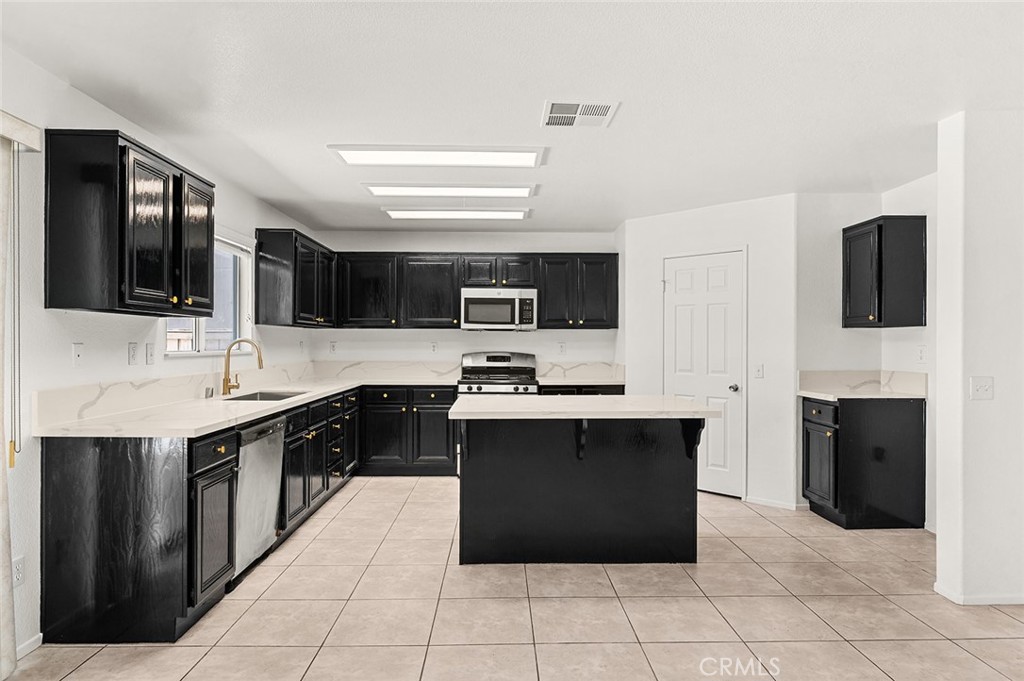 44713 Longfellow Avenue Temecula, CA 92592 - Photo 8 of 52