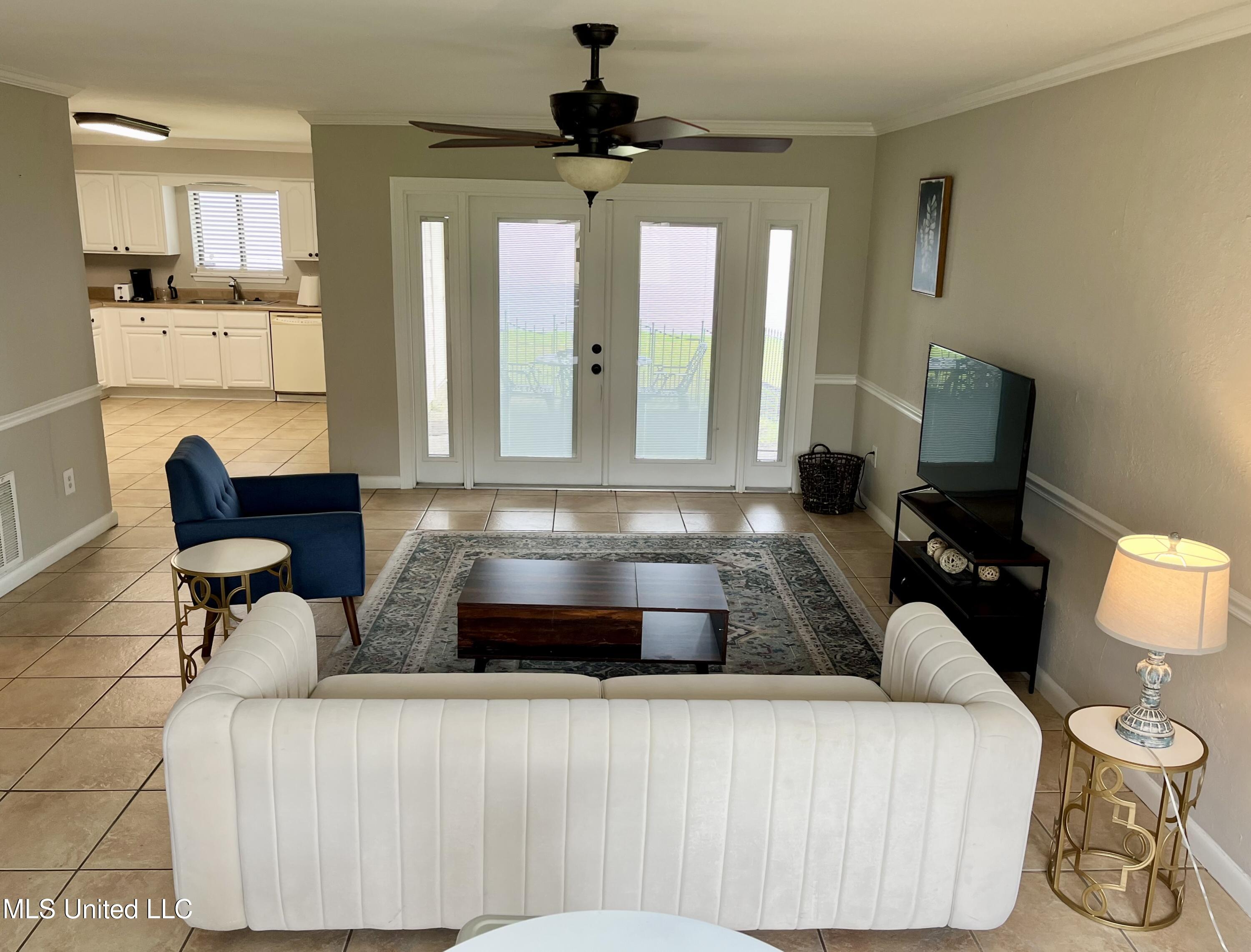 1069 Windrose Drive, Unit 69 Brandon, MS 39047 - Photo 2 of 9 Living room