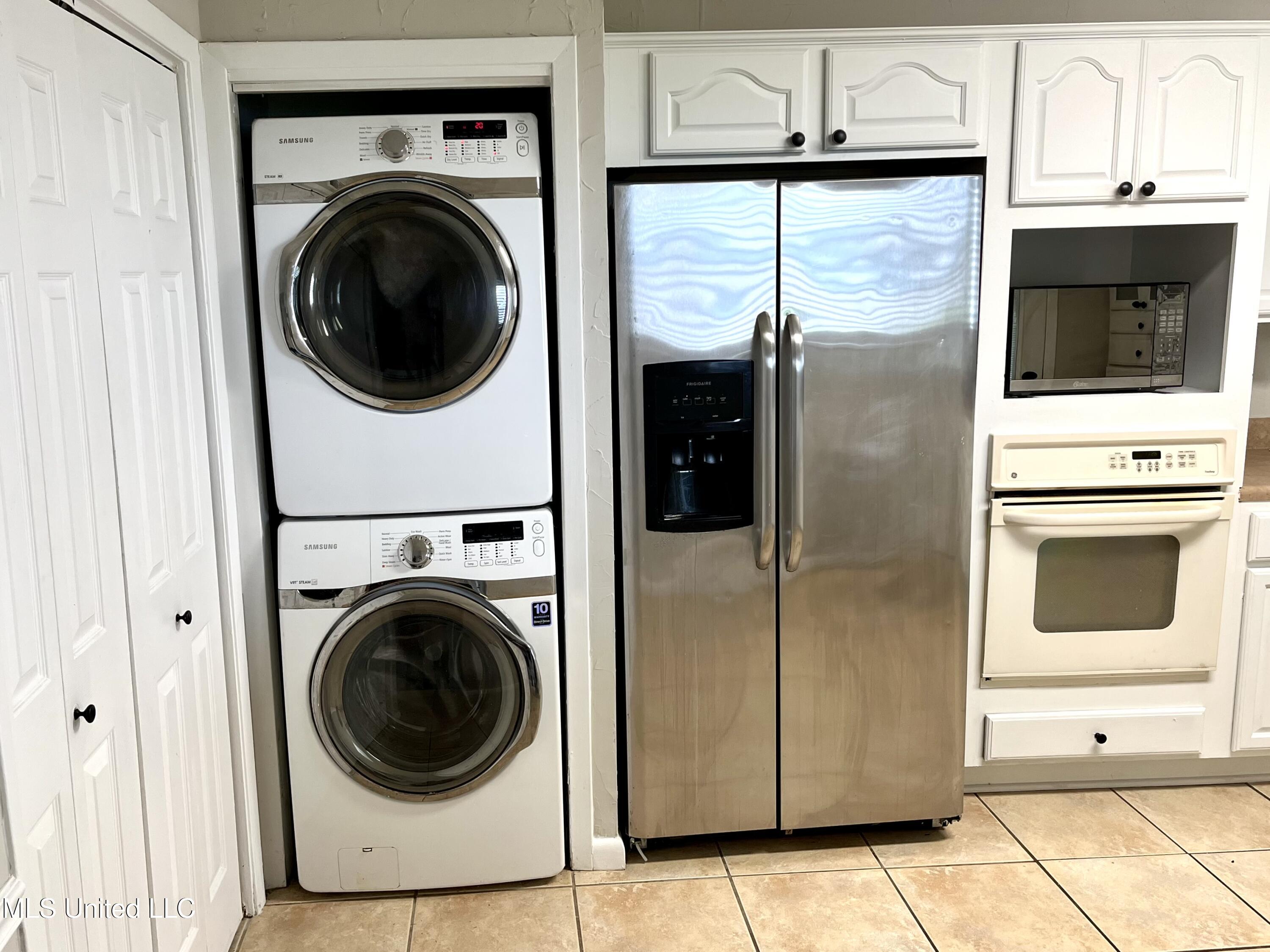 1069 Windrose Drive, Unit 69 Brandon, MS 39047 - Photo 4 of 9 Kitchen
