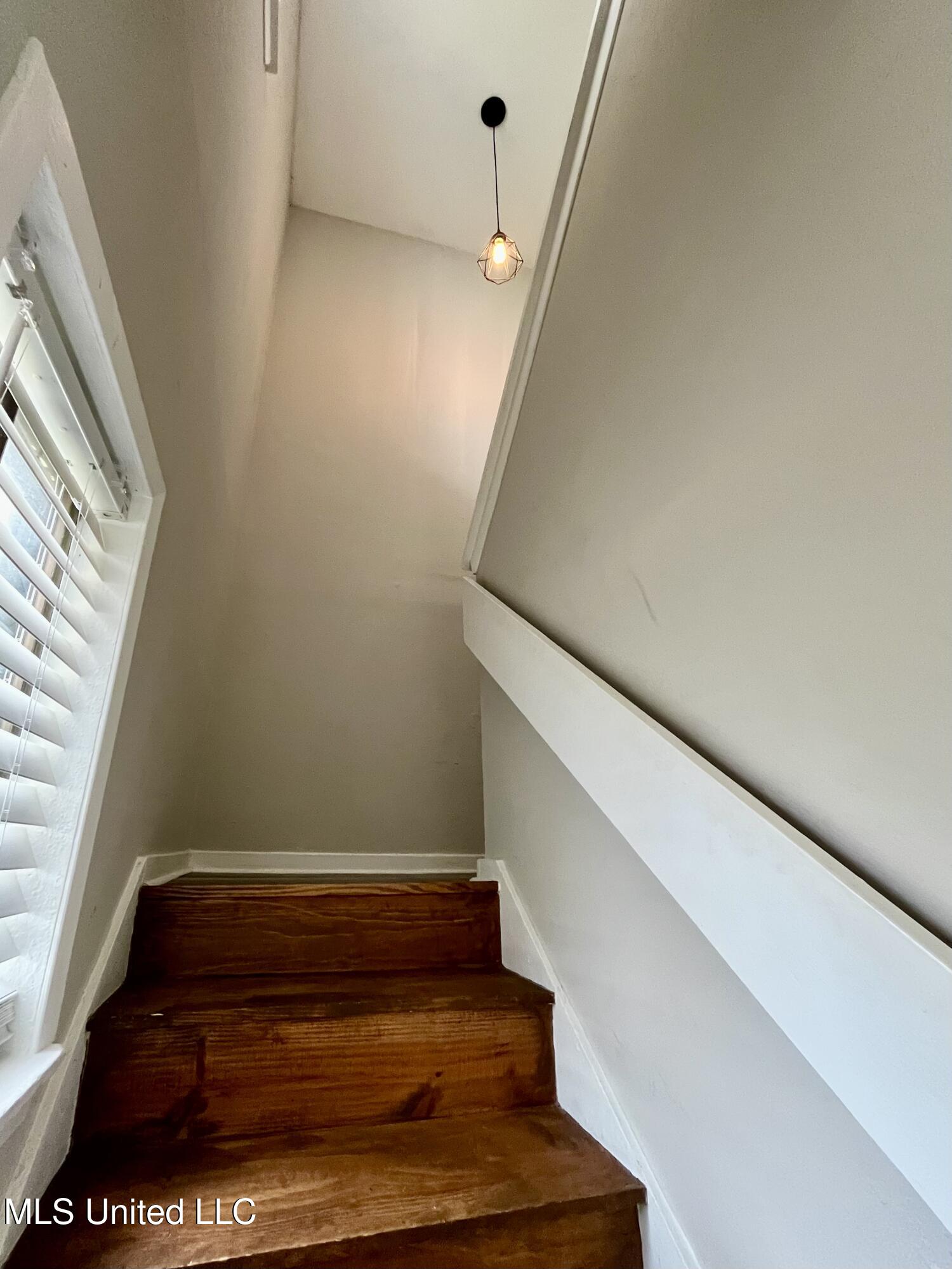 1069 Windrose Drive, Unit 69 Brandon, MS 39047 - Photo 6 of 9 Stairs