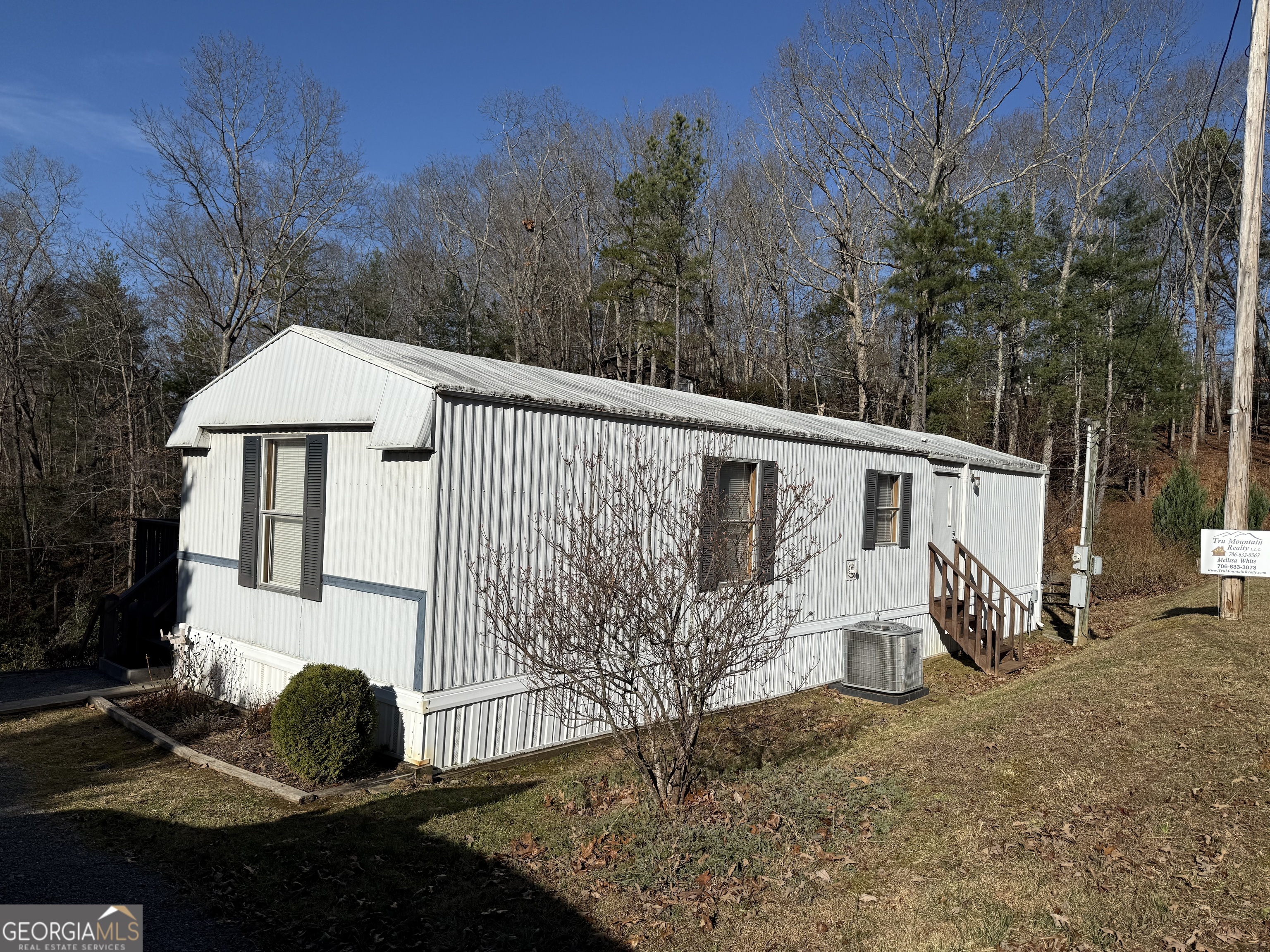 354 Ridgeview Circle Morganton, GA 30560 - Photo 2 of 10 a front view of a house with garden