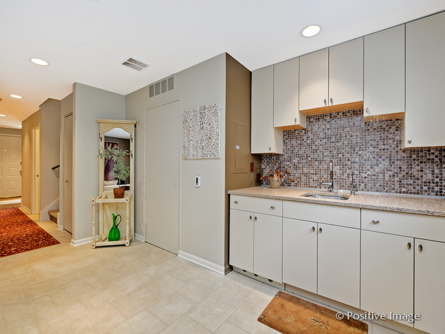 2053 North Halsted Street, Unit B Chicago, IL 60614 - Photo 6 of 25