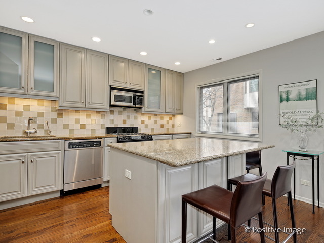 2053 North Halsted Street, Unit B Chicago, IL 60614 - Photo 7 of 25