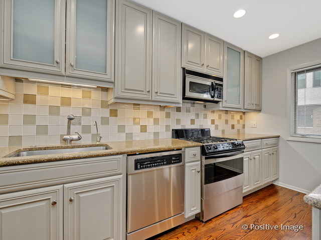 2053 North Halsted Street, Unit B Chicago, IL 60614 - Photo 8 of 25