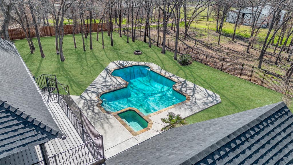 7004 Ledbetter Road Arlington, TX 76001 - Photo 6 of 39 a view of a garden from a balcony