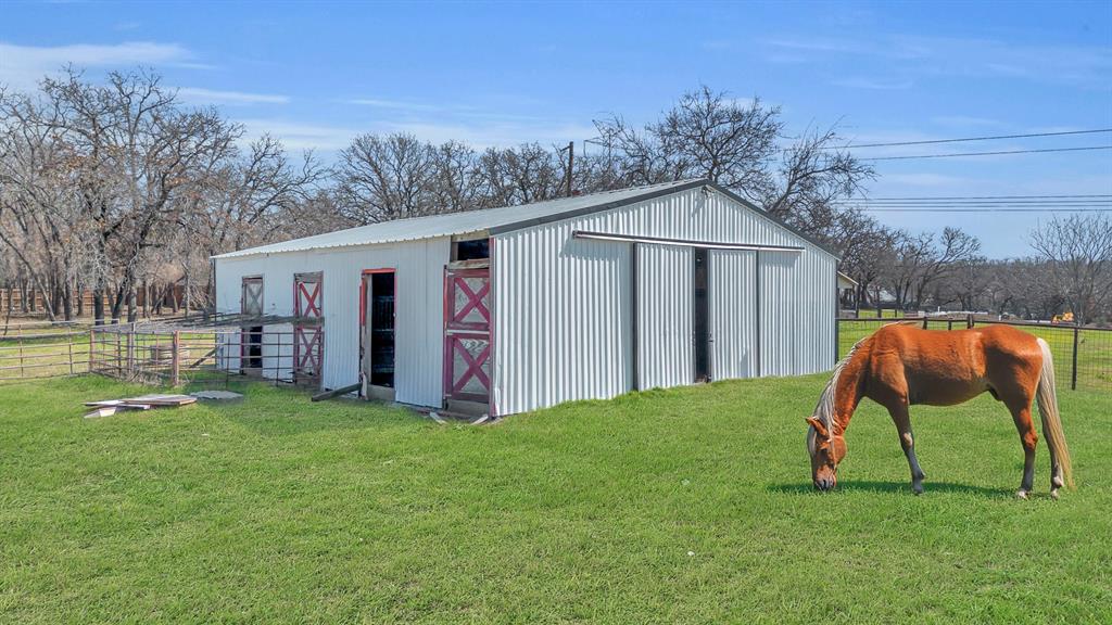 7004 Ledbetter Road Arlington, TX 76001 - Photo 9 of 39 a backyard of a house with table and chairs