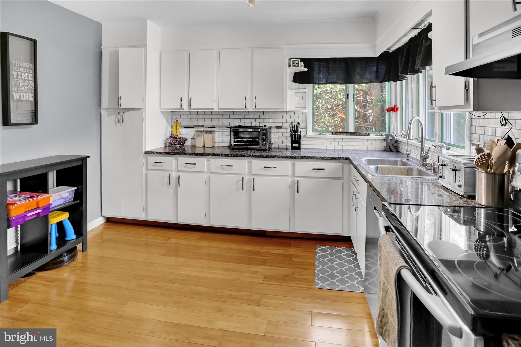 738 Philadelphia Avenue Reading, PA 19607 - Photo 14 of 37 E26A3683