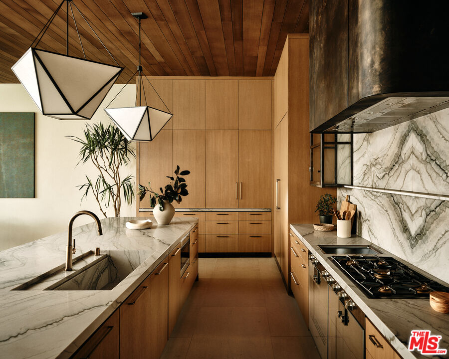 401 North Tigertail Road Los Angeles, CA 90049 - Photo 13 of 41 Gallery Image 13
