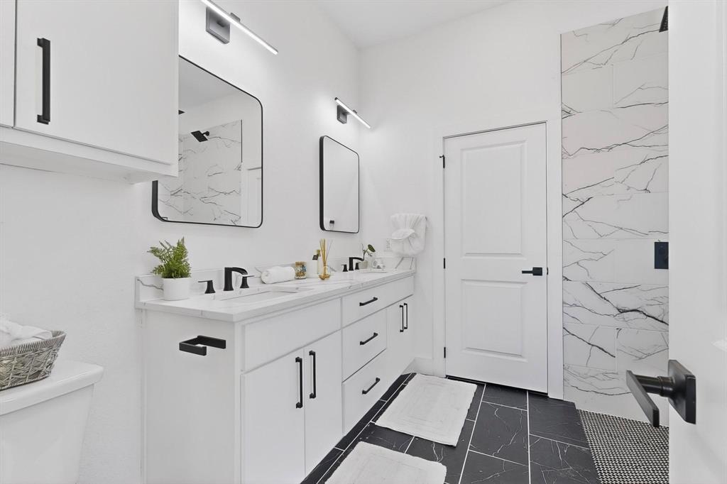 4464 Key Ranch Road Trinidad, TX 75163 - Photo 20 of 40 Full bathroom with double vanity and dark marble finish flooring
