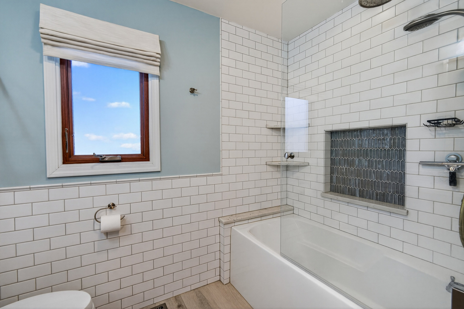 7800 Brunswick Road Darien, IL 60561 - Photo 14 of 33 a bathroom with a toilet and bathtub