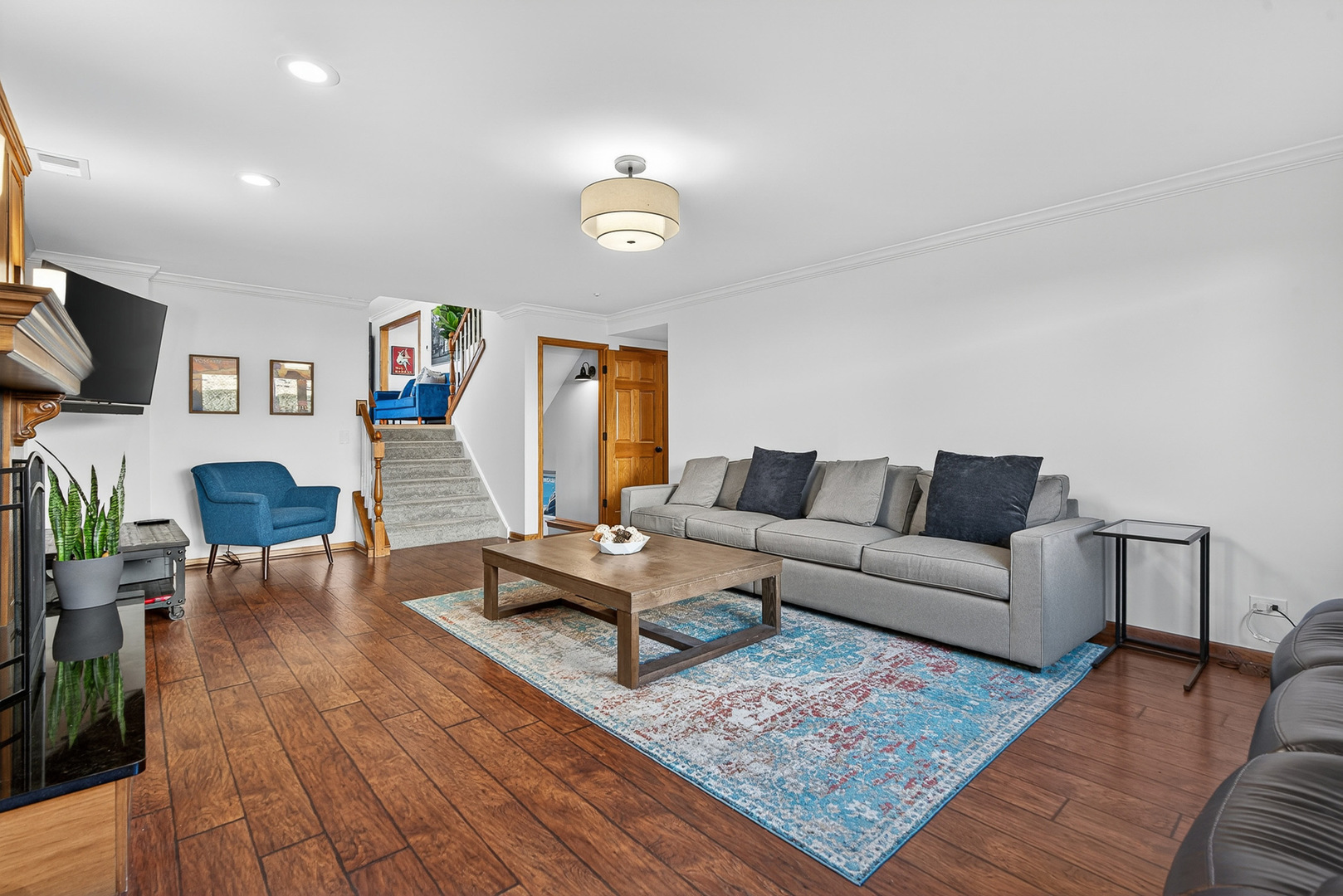 7800 Brunswick Road Darien, IL 60561 - Photo 18 of 33 a living room with furniture and a flat screen tv
