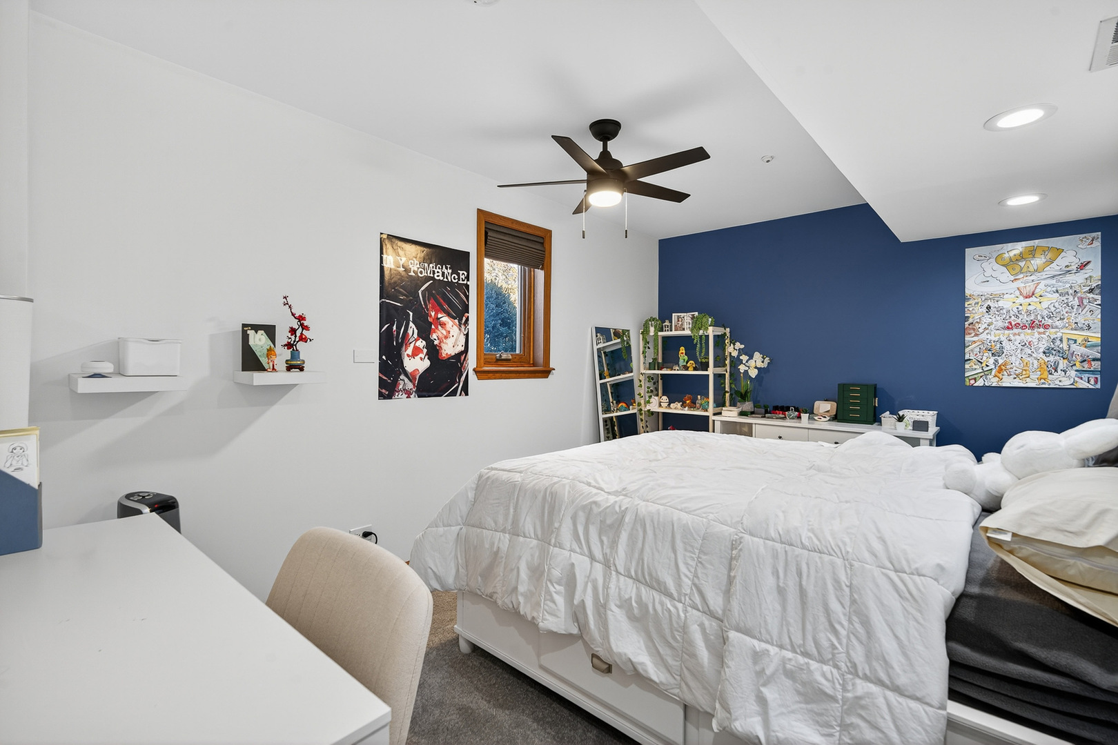 7800 Brunswick Road Darien, IL 60561 - Photo 19 of 33 a bedroom with a bed and wooden floor