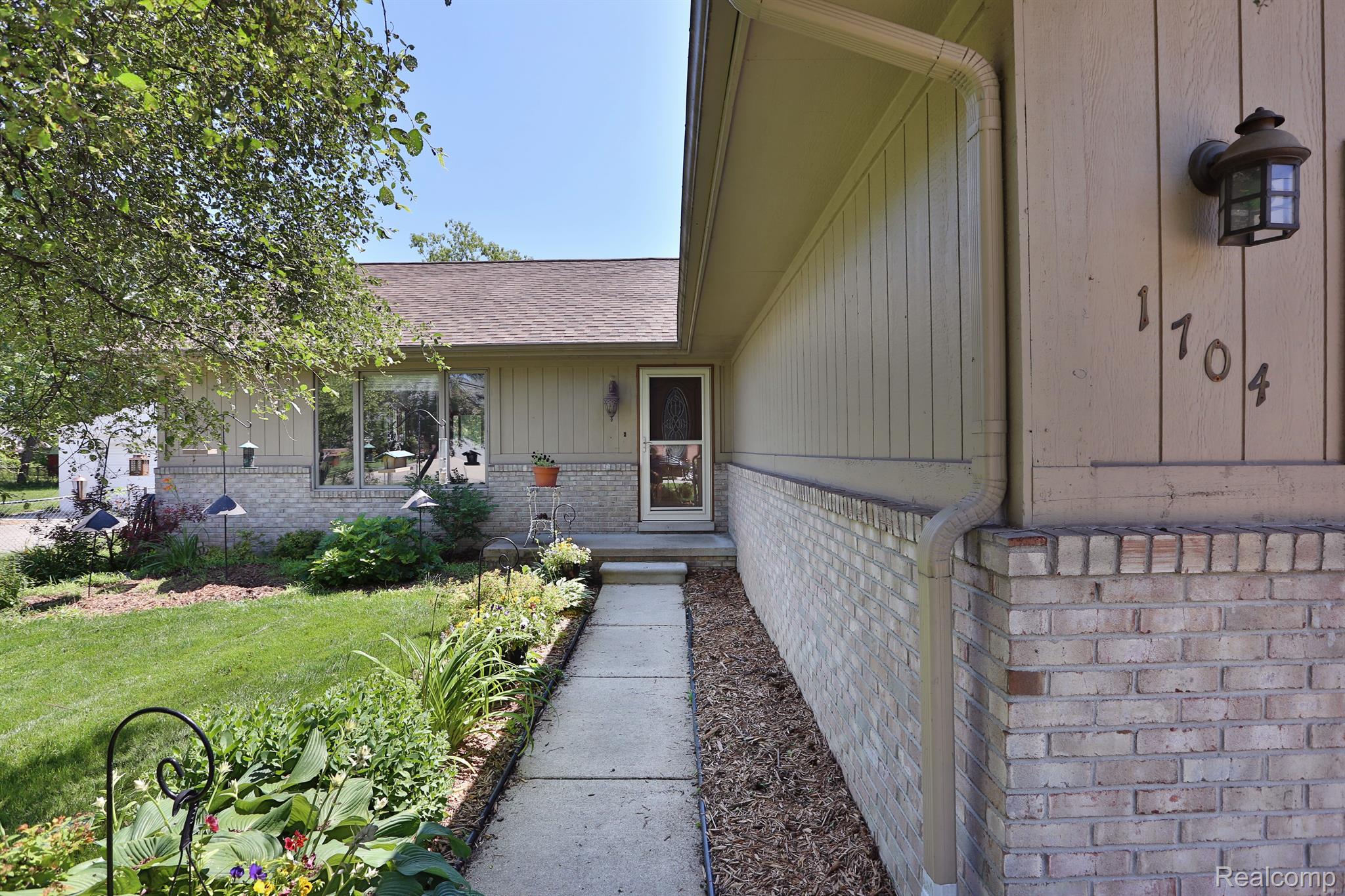 1704 Milverton Road Troy, MI 48083 - Photo 3 of 25 Gallery Image 3