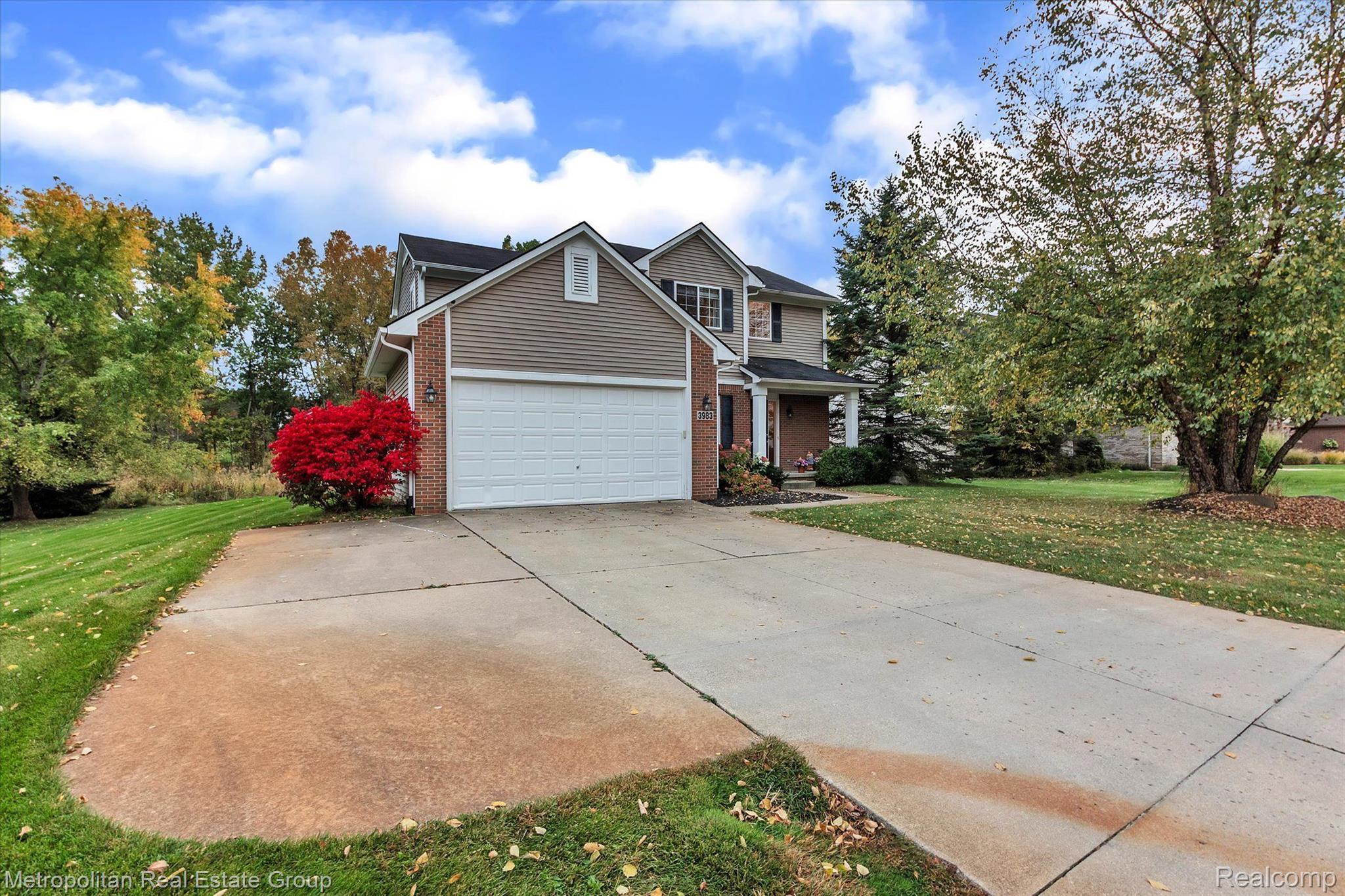 3983 Dun Rovin Court Commerce Township, MI 48382 - Photo 2 of 40 Gallery Image 2