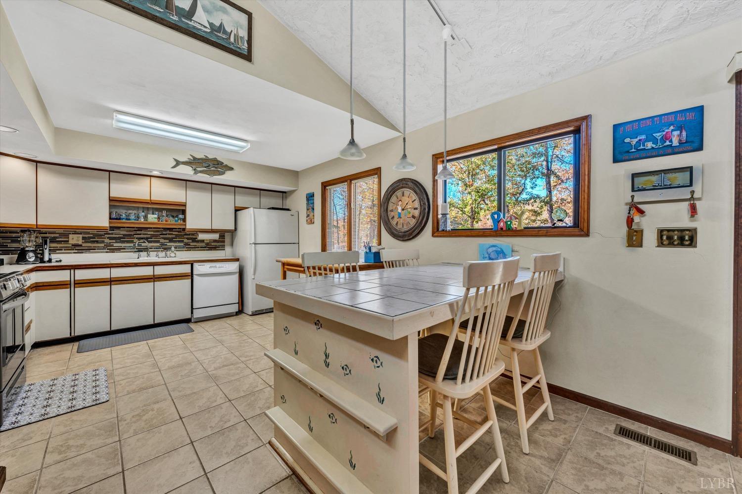 797-797 Oldfield Road Moneta, VA 24121 - Photo 9 of 41 Gallery Image 9