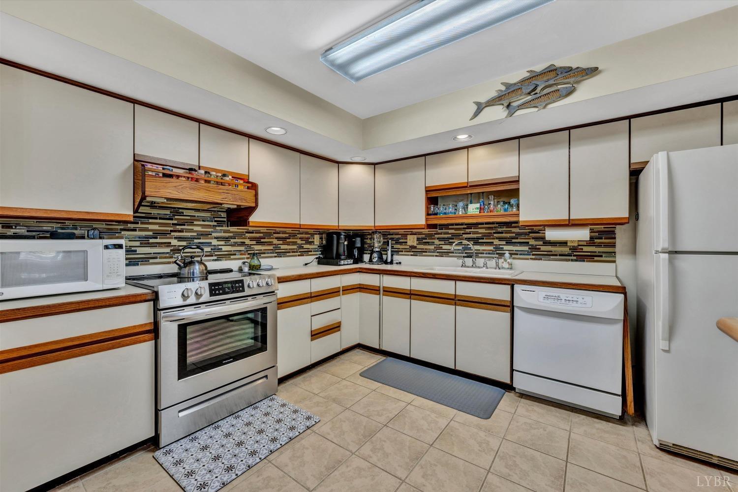 797-797 Oldfield Road Moneta, VA 24121 - Photo 10 of 41 Gallery Image 10