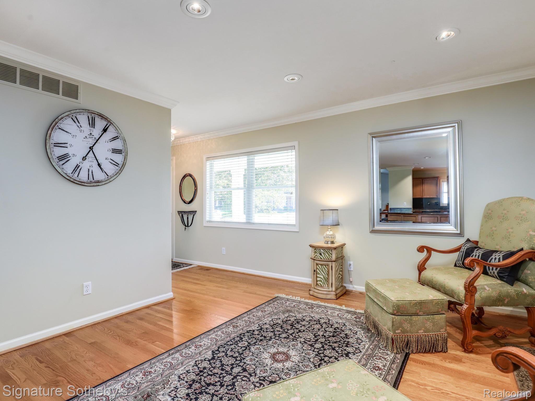 2695 Yorkshire Road Birmingham, MI 48009 - Photo 4 of 37 4.jpg