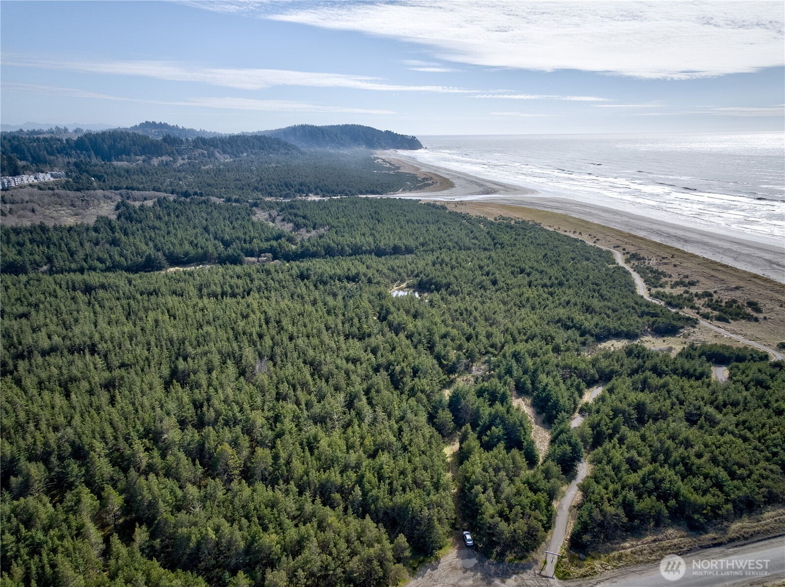 0 35th & J Lane Seaview, WA 98644 - Photo 23 of 26 a view of an ocean and mountain