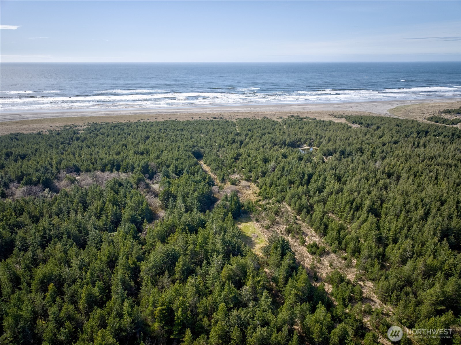 0 35th & J Lane Seaview, WA 98644 - Photo 3 of 26 a view of an ocean and beach