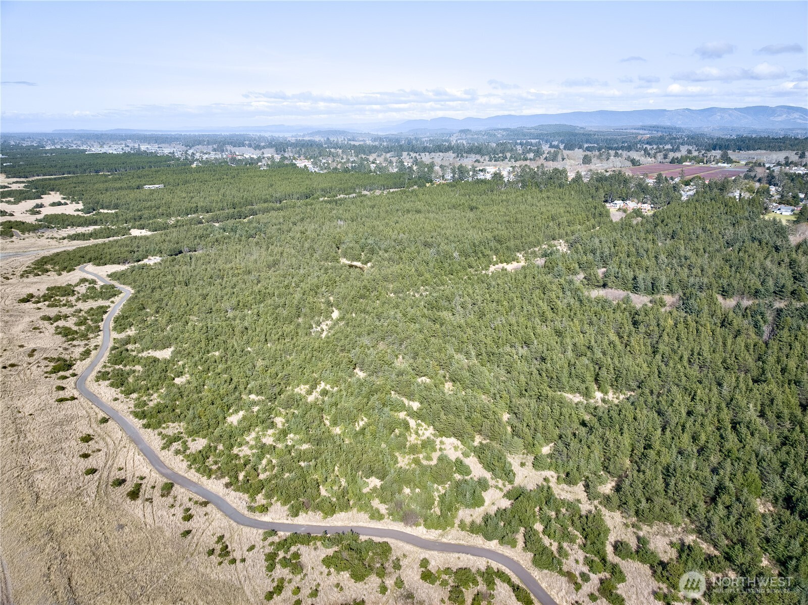 0 35th & J Lane Seaview, WA 98644 - Photo 6 of 26 a view of a field with an ocean