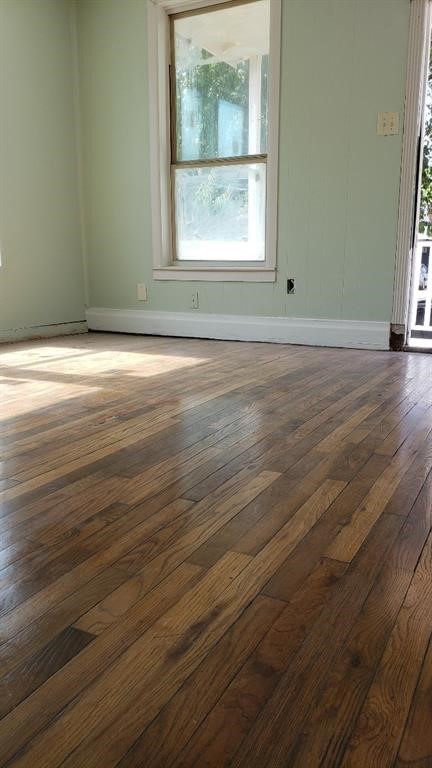 814 East 39th Street Houston, TX 77022 - Photo 13 of 18 an empty room with wooden floor and windows