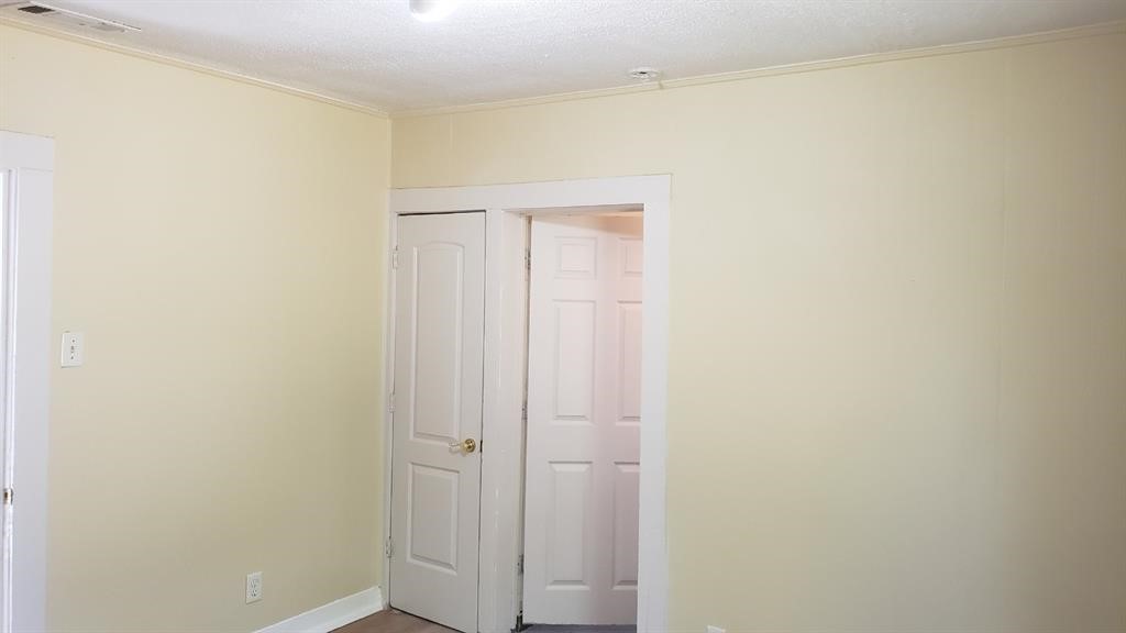 814 East 39th Street Houston, TX 77022 - Photo 14 of 18 a view of bathroom