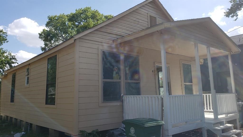 814 East 39th Street Houston, TX 77022 - Photo 2 of 18