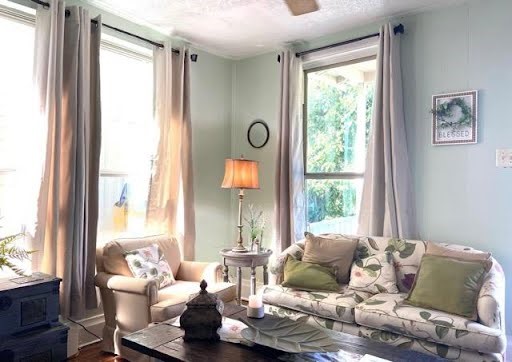 814 East 39th Street Houston, TX 77022 - Photo 8 of 18 a living room with furniture and a window